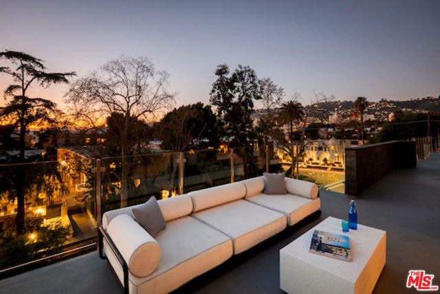 728 N Sweetzer Avenue 402, West Hollywood, CA 90069