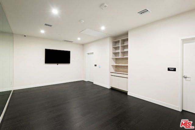 728 N Sweetzer Avenue 402, West Hollywood, CA 90069