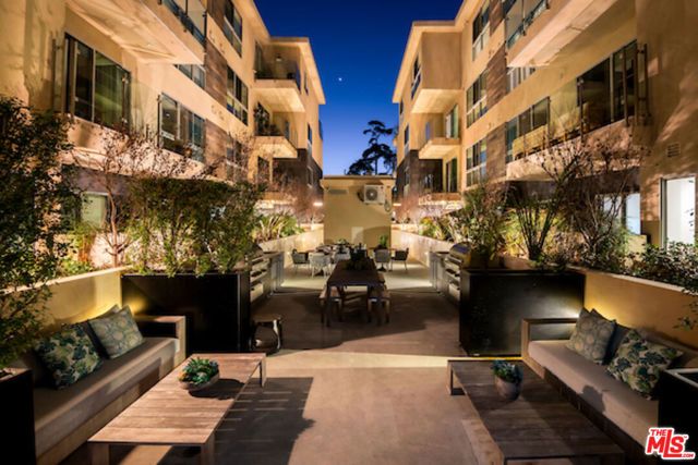 728 N Sweetzer Avenue 402, West Hollywood, CA 90069