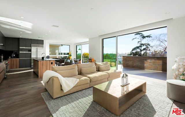 728 N Sweetzer Avenue 402, West Hollywood, CA 90069