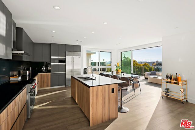 728 N Sweetzer Avenue 402, West Hollywood, CA 90069