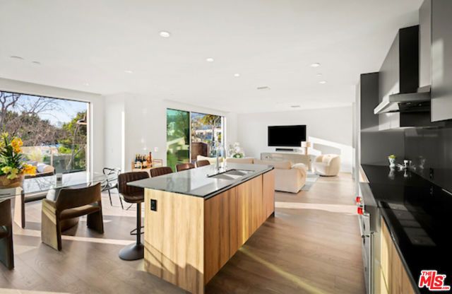 728 N Sweetzer Avenue 402, West Hollywood, CA 90069
