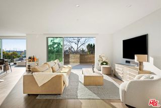 728 N Sweetzer Avenue 402, West Hollywood, CA 90069