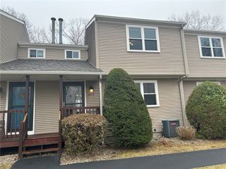 351 New London Avenue 302, Warwick, RI 02886
