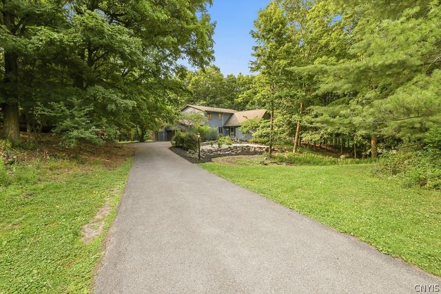 1000 Rail Fence Road, Camillus, NY 13031