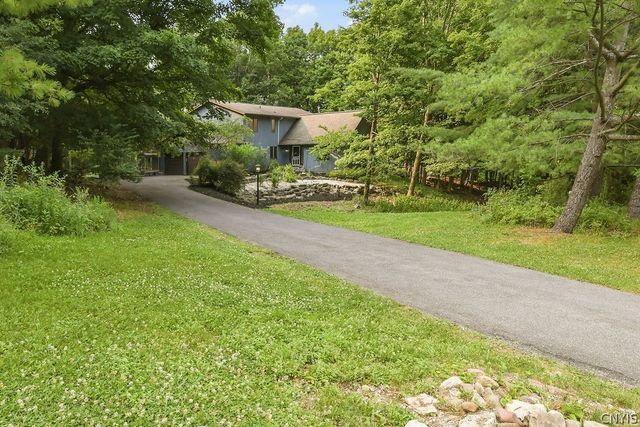 1000 Rail Fence Road, Camillus, NY 13031