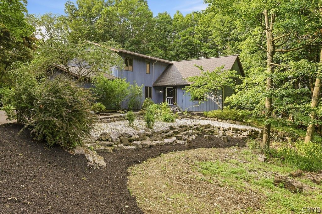 1000 Rail Fence Road, Camillus, NY 13031