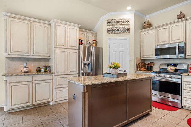 105 Daisey Lane, Justin, TX 76247