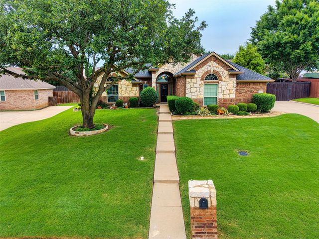 105 Daisey Lane, Justin, TX 76247