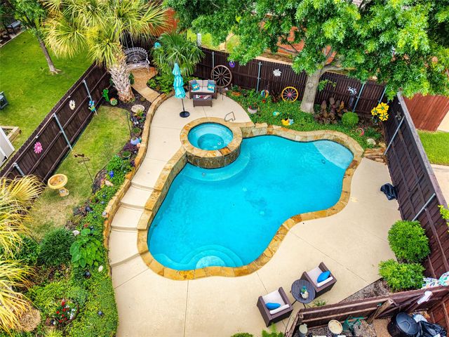 105 Daisey Lane, Justin, TX 76247