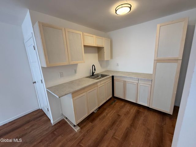 1 Lincoln Avenue, Troy, NY 12180