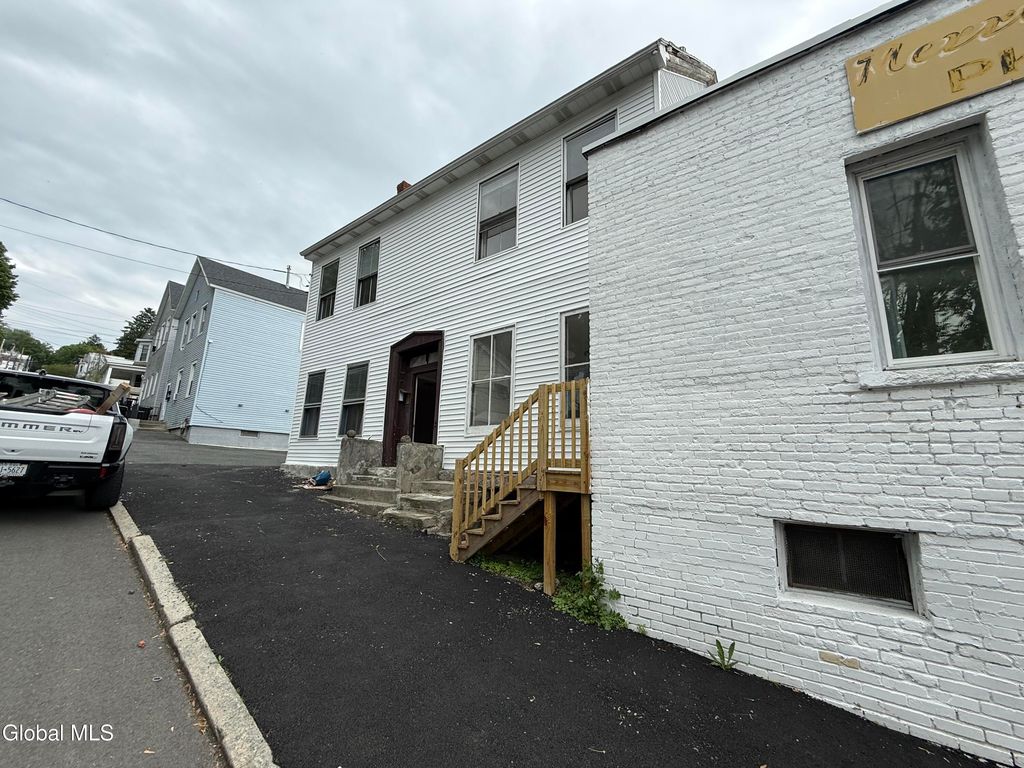 1 Lincoln Avenue, Troy, NY 12180