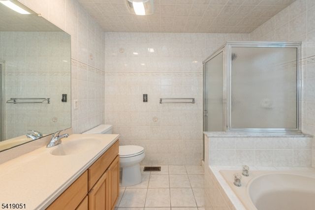 185 Crown Point Rd, Parsippany-troy Hills Twp., NJ 07054