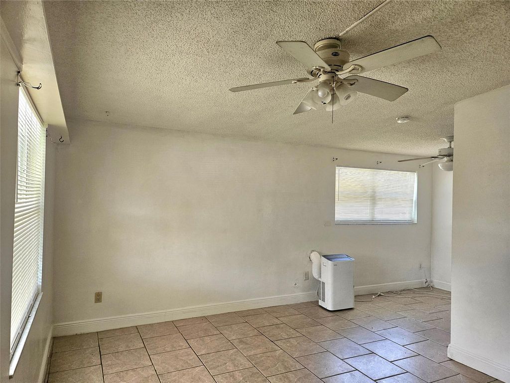 760 Camellia Dr, Royal Palm Beach, FL 33411