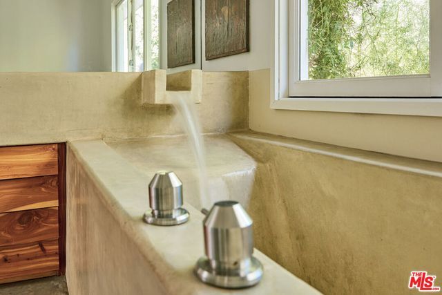 6715 Fernhill Drive, Malibu, CA 90265