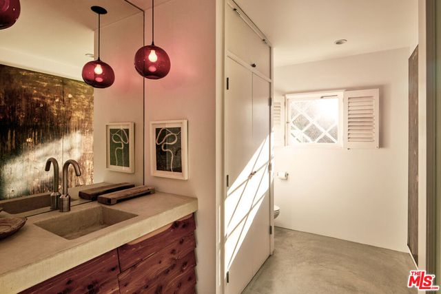 6715 Fernhill Drive, Malibu, CA 90265