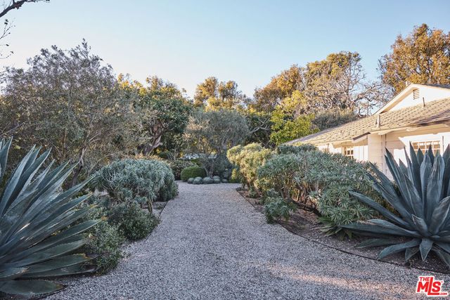 6715 Fernhill Drive, Malibu, CA 90265