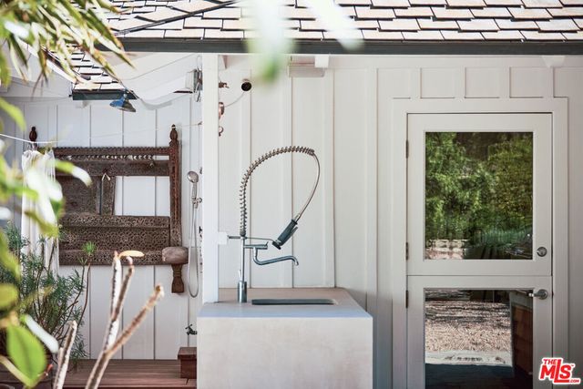 6715 Fernhill Drive, Malibu, CA 90265