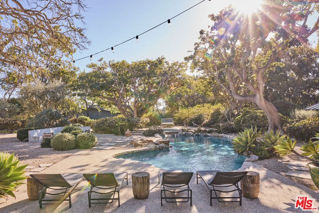 6715 Fernhill Drive, Malibu, CA 90265