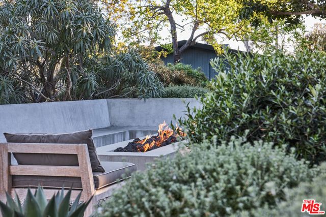 6715 Fernhill Drive, Malibu, CA 90265