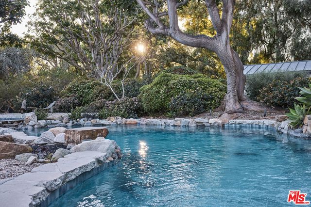 6715 Fernhill Drive, Malibu, CA 90265