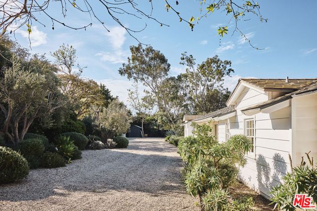 6715 Fernhill Drive, Malibu, CA 90265