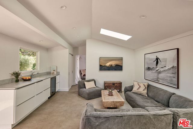 6715 Fernhill Drive, Malibu, CA 90265