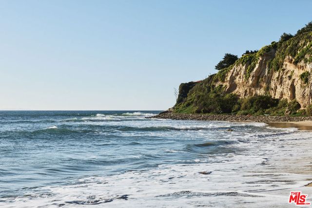 6715 Fernhill Drive, Malibu, CA 90265