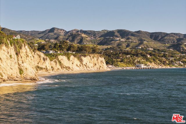 6715 Fernhill Drive, Malibu, CA 90265