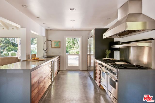 6715 Fernhill Drive, Malibu, CA 90265