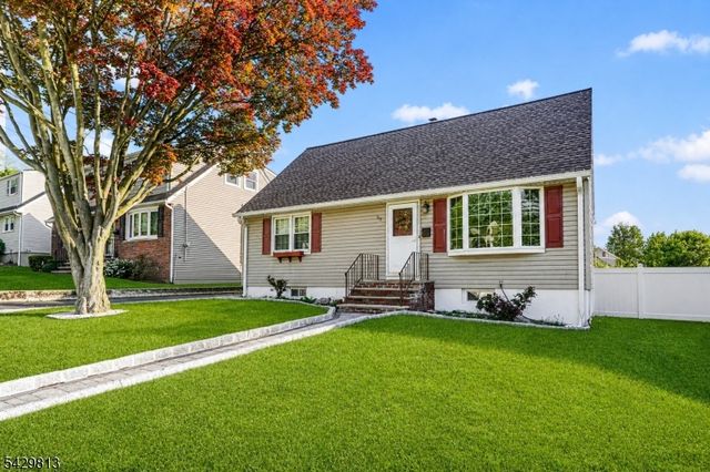 65 Hilltop Ct, Clifton City, NJ 07012