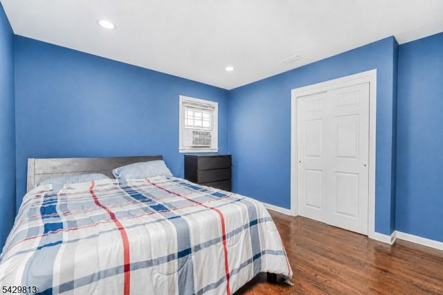 65 Hilltop Ct, Clifton City, NJ 07012