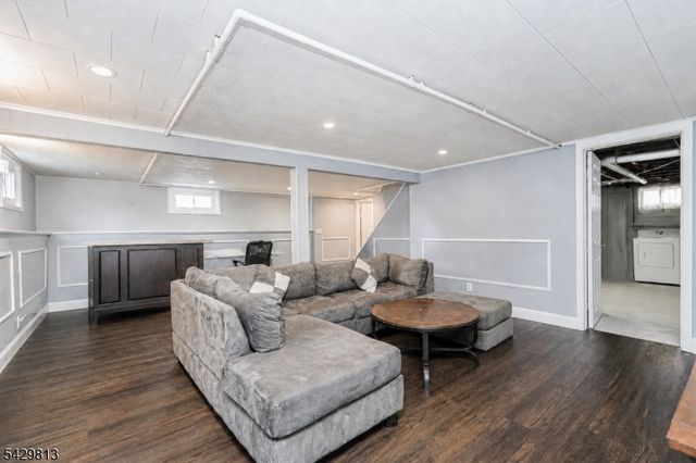65 Hilltop Ct, Clifton City, NJ 07012