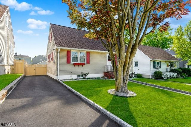 65 Hilltop Ct, Clifton City, NJ 07012