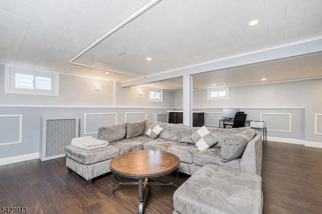 65 Hilltop Ct, Clifton City, NJ 07012