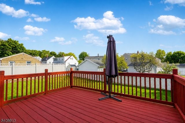 65 Hilltop Ct, Clifton City, NJ 07012