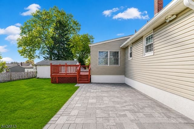 65 Hilltop Ct, Clifton City, NJ 07012