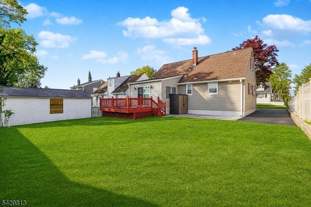 65 Hilltop Ct, Clifton City, NJ 07012