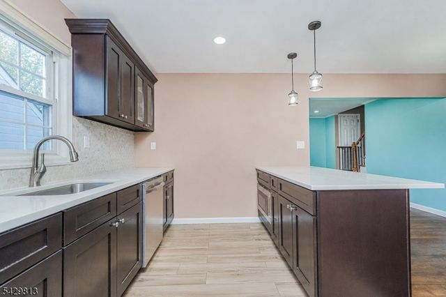 65 Hilltop Ct, Clifton City, NJ 07012