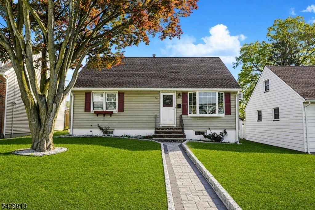 65 Hilltop Ct, Clifton City, NJ 07012