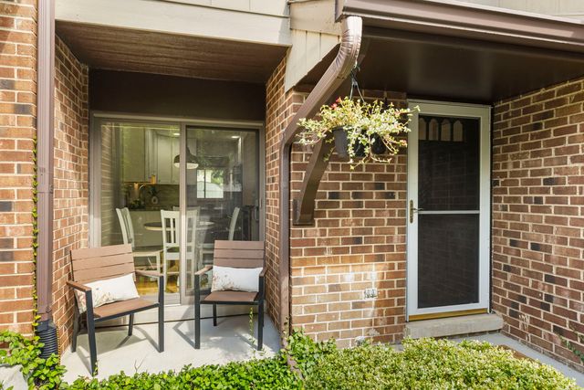 1025 Loughborough Court, Wheaton, IL 60189