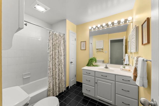1025 Loughborough Court, Wheaton, IL 60189