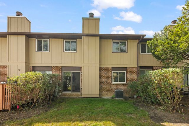 1025 Loughborough Court, Wheaton, IL 60189