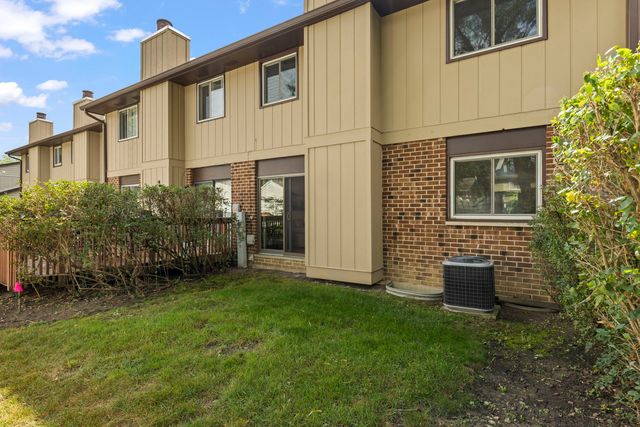 1025 Loughborough Court, Wheaton, IL 60189