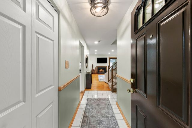 1025 Loughborough Court, Wheaton, IL 60189