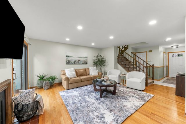 1025 Loughborough Court, Wheaton, IL 60189