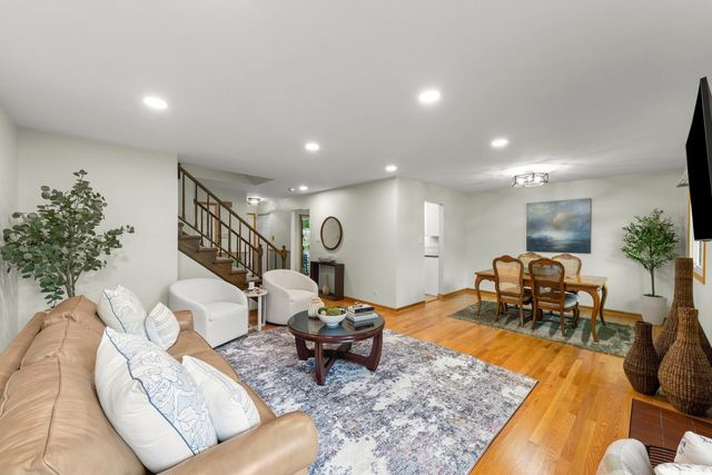 1025 Loughborough Court, Wheaton, IL 60189