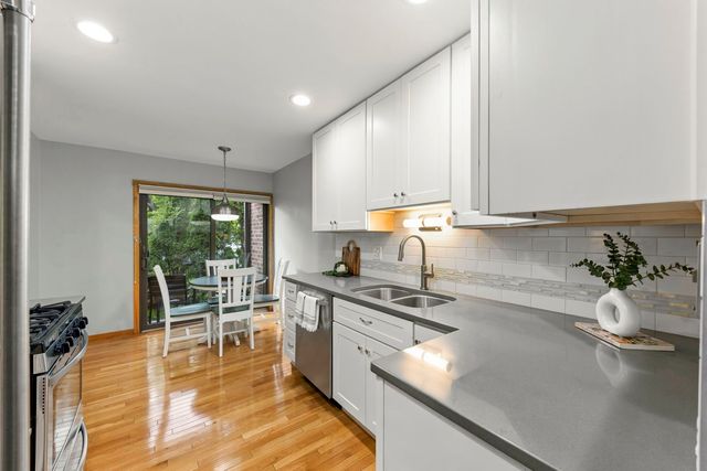 1025 Loughborough Court, Wheaton, IL 60189