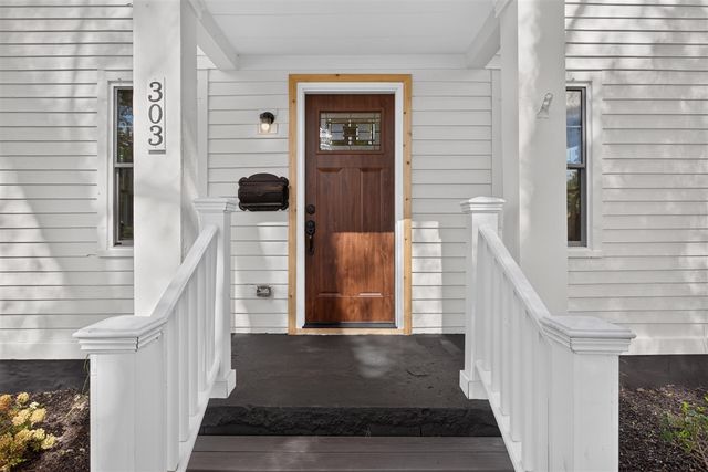 303 E Middle Street, Chelsea, MI 48118