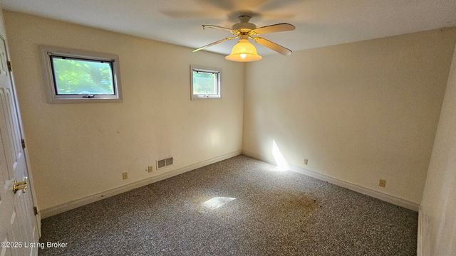 8018 St Anthony Church Rd, Louisville, KY 40214